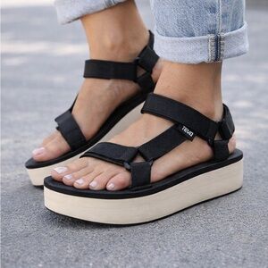 Teva Flatform Universal Sandals Chunky Platform Sport Black/White Women’s 10